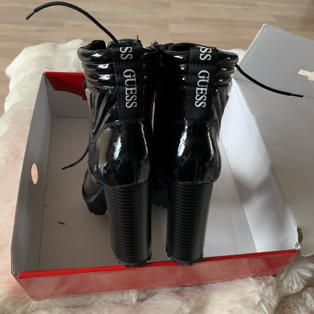GUESS Patent Shiny Platform Lace Up Boots, Size 8, NEW - Picture 4 of 10